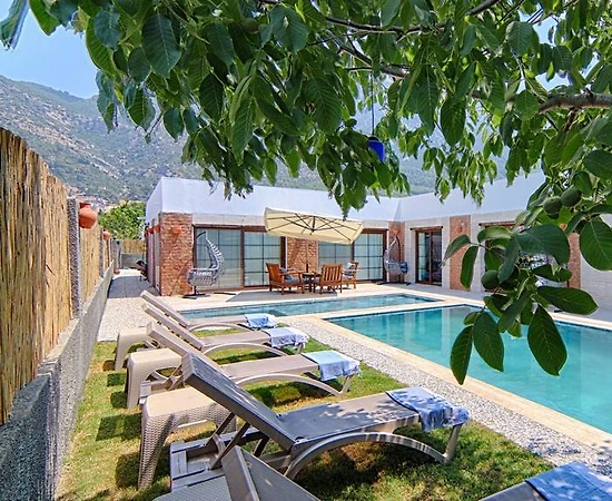 Fethiye Yeşilüzümlü'de Sakin Konumda, Özel Havuzlu, Lüks Villa - 1