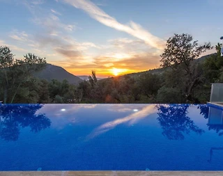 Kaş Üzümlü'de Doğa Manzaralı, Sonsuzluk Havuzlu, Lüks Villa - 5