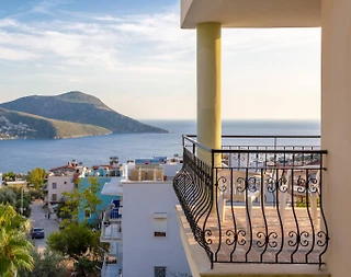 Kaş Kalkan'da Deniz Manzaralı, Ortak Havuzlu, Konforlu Suit - 1