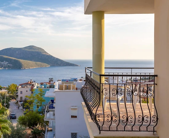 Kaş Kalkan'da Deniz Manzaralı, Ortak Havuzlu, Konforlu Suit - 1