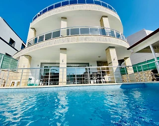 Kuşadası Kadınlar Denizi'nde Doğayla İç İçe, Özel Havuzlu, Şık Villa - 1