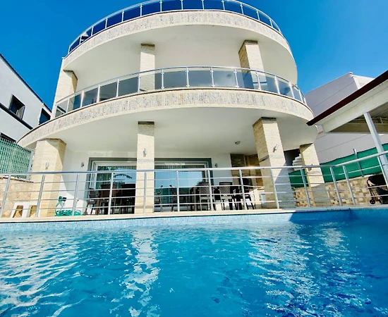 Kuşadası Kadınlar Denizi'nde Doğayla İç İçe, Özel Havuzlu, Kiralık Villa - 1