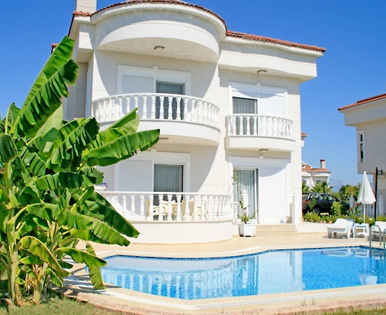 Antalya Serik'te Site İçerisinde, Özel Havuzlu, Geniş Bahçeli Villa - 1