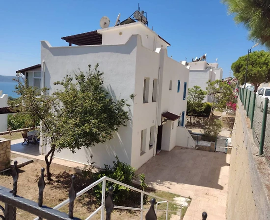Muğla Milas'ta Plajlı Sitede, Deniz Manzaralı, Tripleks Villa  - 1