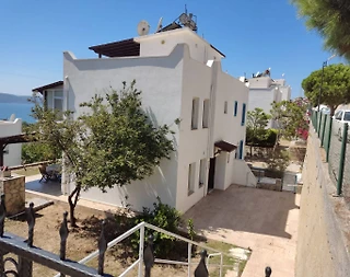 Muğla Milas'ta Plajlı Sitede, Deniz Manzaralı, Tripleks Villa - 1