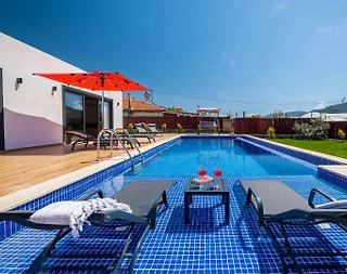 Kaş Sarıbelen'de Geniş Ailelere Uygun, Özel Havuzlu, Jakuzili Villa - 4