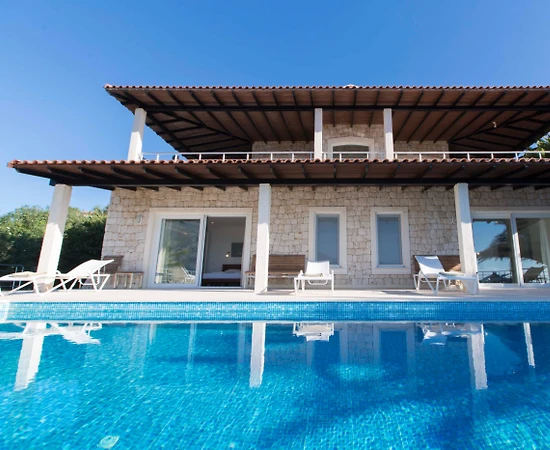 Kaş Andifli'de Özel Platformlu, Özel Havuzlu, Kiralık Taş Villa - 1