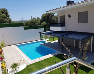 İzmir Çeşme'de Merkezi Konumda, Özel Havuzlu, Bahçeli Villa - 2