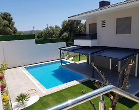 İzmir Çeşme'de Merkezi Konumda, Özel Havuzlu, Bahçeli Villa - 2