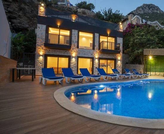 Kaş İslamlar'da Göz Alıcı Deniz Manzaralı, Özel Havuzlu, Nezih Villa - 1