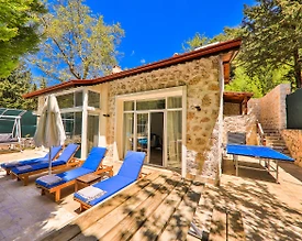 Kaş Sarıbelen'de Muhteşem Doğada, Isıtmalı Havuzlu, Taş Villa - 3