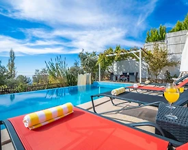 Kaş İslamlar'da Geniş Bahçeli, Özel Havuzlu, Kiralık Villa - 3