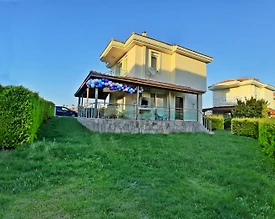 İzmir Çeşme'de Geniş Ailelere Uygun, Ortak Havuzlu, Modern Villa - 3