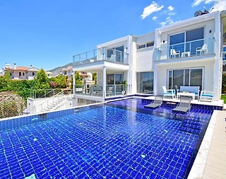 Fethiye Ölüdeniz'de Yemyeşil Bahçeli, Lüks Özel Havuzlu, Bahçeli Villa - 1