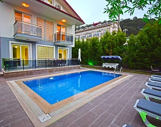 Fethiye Ölüdeniz'de Yemyeşil Bahçeli, Elverişli Konumda, Yazlık Villa - 3