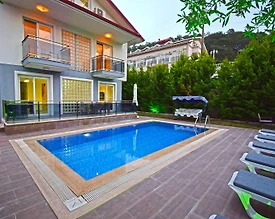 Fethiye Ölüdeniz'de Yemyeşil Bahçeli, Elverişli Konumda, Yazlık Villa - 3