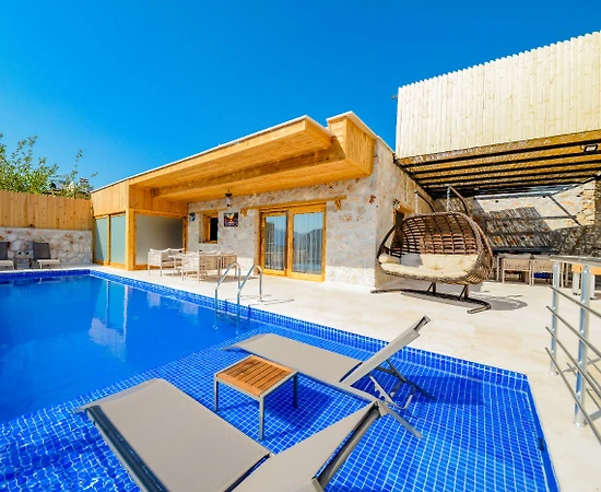 Kaş Bezirgan'da Çocuk Oyun Alanlı, Özel Havuzlu, Bahçeli Villa - 1