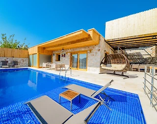 Kaş Bezirgan'da Çocuk Oyun Alanlı, Özel Havuzlu, Bahçeli Villa - 1