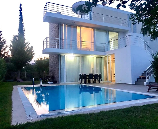 Serik Kadriye'de Modern Mimarili, Özel Havuzlu, 6 Kişilik Villa - 1
