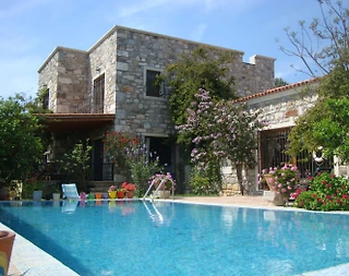 Bodrum Bitez'de Yemyeşil Bahçeli, Özel Havuzlu, Konforlu Villa - 4