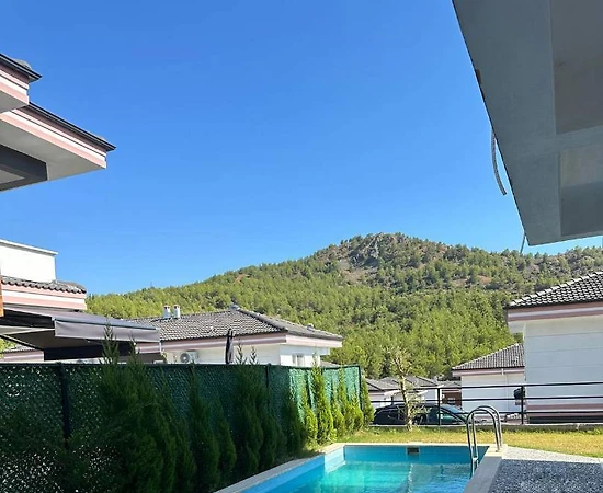 Dalaman Atakent'te Site İçerisinde, Özel Havuzlu, Kiralık Villa - 1