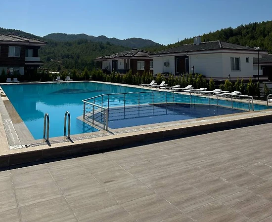 Dalaman Atakent'te Ortak Havuzlu, Konforlu, Şık Tatil Evi - 1