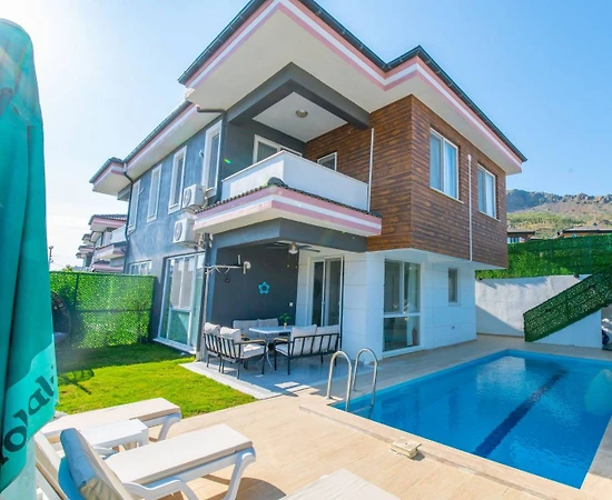 Dalaman Atakent'te Site İçerisinde, Özel ve Ortak Havuzlu, 3+1 Villa - 1