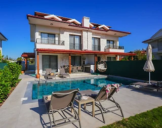 Ortaca Dalyan'da Merkeze Yakın, Özel Havuzlu, 5+1 Villa - 1