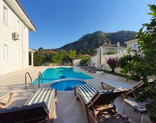 Ortaca Dalyan'da Yemyeşil Bahçeli, Özel Havuzlu, 8 Kişilik Villa - 1