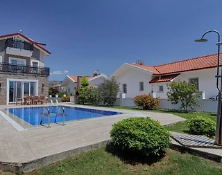 Ortaca Dalyan'da Merkezi Konumda, Özel Havuzlu, Bahçeli Villa - 1