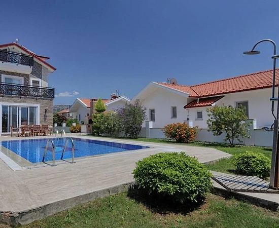 Ortaca Dalyan'da Merkezi Konumda, Özel Havuzlu, Bahçeli Villa - 1