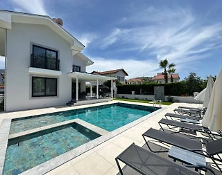 Ortaca Dalyan'da Kalabalık Ailelere Uygun, Özel Havuzlu, 5+1 Villa - 2