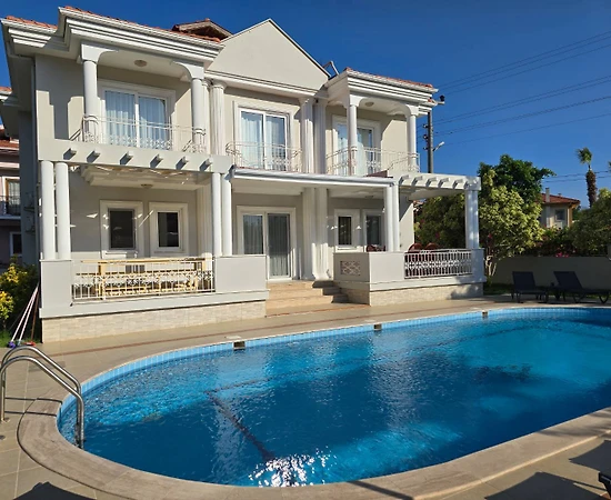 Ortaca Dalyan'da Modern Tasarımlı, Özel Havuzlu, Bahçeli Villa - 1