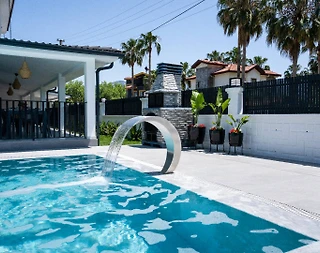 Ortaca Dalyan'da Merkezi Konumda, Özel Havuzlu, Modern Villa  - 2