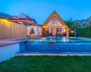 Fethiye Ölüdeniz'de Nezih Konumda, Özel Havuzlu, Lüks Bungalov - 2