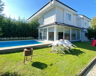 Sapanca Kırkpınar'da Site İçerisinde, Özel Havuzlu, Lüks Kiralık Villa - 2