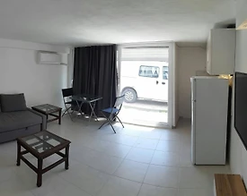 Çeşme Ayayorgi'de Plajlara ve Merkeze Yakın Konumda, 1+1 Kiralık Suit - 3