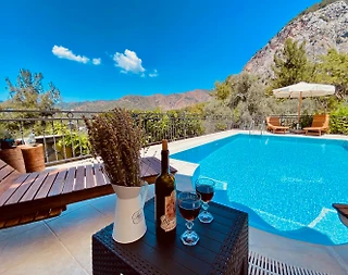 Fethiye Göcek'te Deniz Manzaralı, Özel Havuzlu, Konforlu Villa - 1