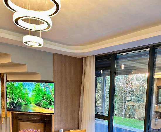 Sakarya Sapanca'da Tesis İçerisinde, Kapalı Havuzlu, Konforlu Villa - 1