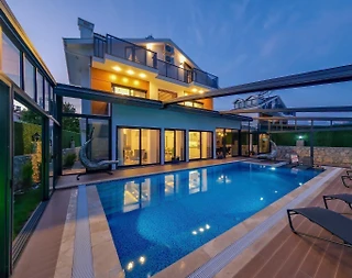 Fethiye Ölüdeniz'de Geniş Ailelere Uygun, Isıtmalı Havuzlu, Lüks Villa - 1