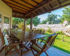 Didim Akbük'te Geniş Ailelere Uygun, Özel Plajlı, Bahçeli Kiralık Villa - 3