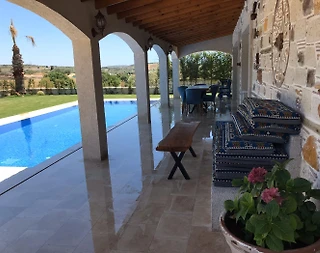 İzmir Çeşme'de Muhteşem Doğada, Özel Havuzlu, Geniş Bahçeli Villa - 4