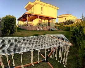 İzmir Çeşme'de Geniş Ailelere Uygun, Ortak Havuzlu, Modern Villa - 2