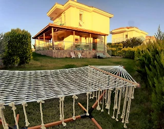 İzmir Çeşme'de Geniş Ailelere Uygun, Ortak Havuzlu, Modern Villa - 2