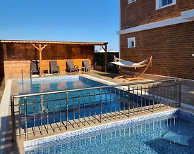 Serik Kadriye'de Doğa İçerisinde, Özel Havuzlu, Ahşap Mimarili Villa - 2