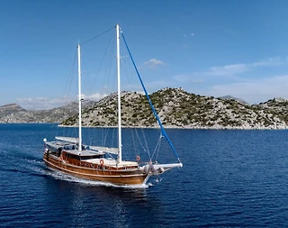 Marmaris'in Serin Sularında, 5 Kabinli, 10 Kişilik Gulet - 1