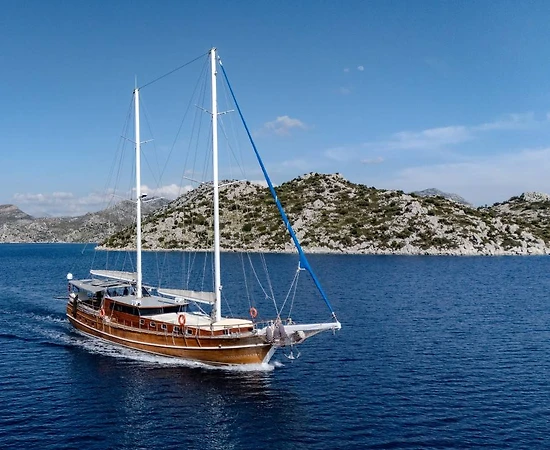 Marmaris'in Serin Sularında, 5 Kabinli, 10 Kişilik Gulet - 1