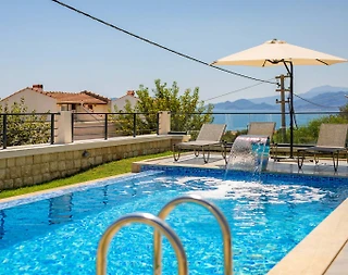 Demre Büyükkum'da Deniz Manzaralı, Açık ve Kapalı Havuzlu, Şık Villa - 4