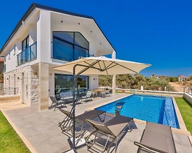 Demre Büyükkum'da Deniz Manzaralı, Açık ve Kapalı Havuzlu, Kiralık Villa - 2