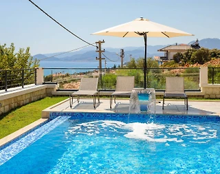 Demre Büyükkum'da Deniz Manzaralı, Açık ve Kapalı Havuzlu, Şık Villa - 5